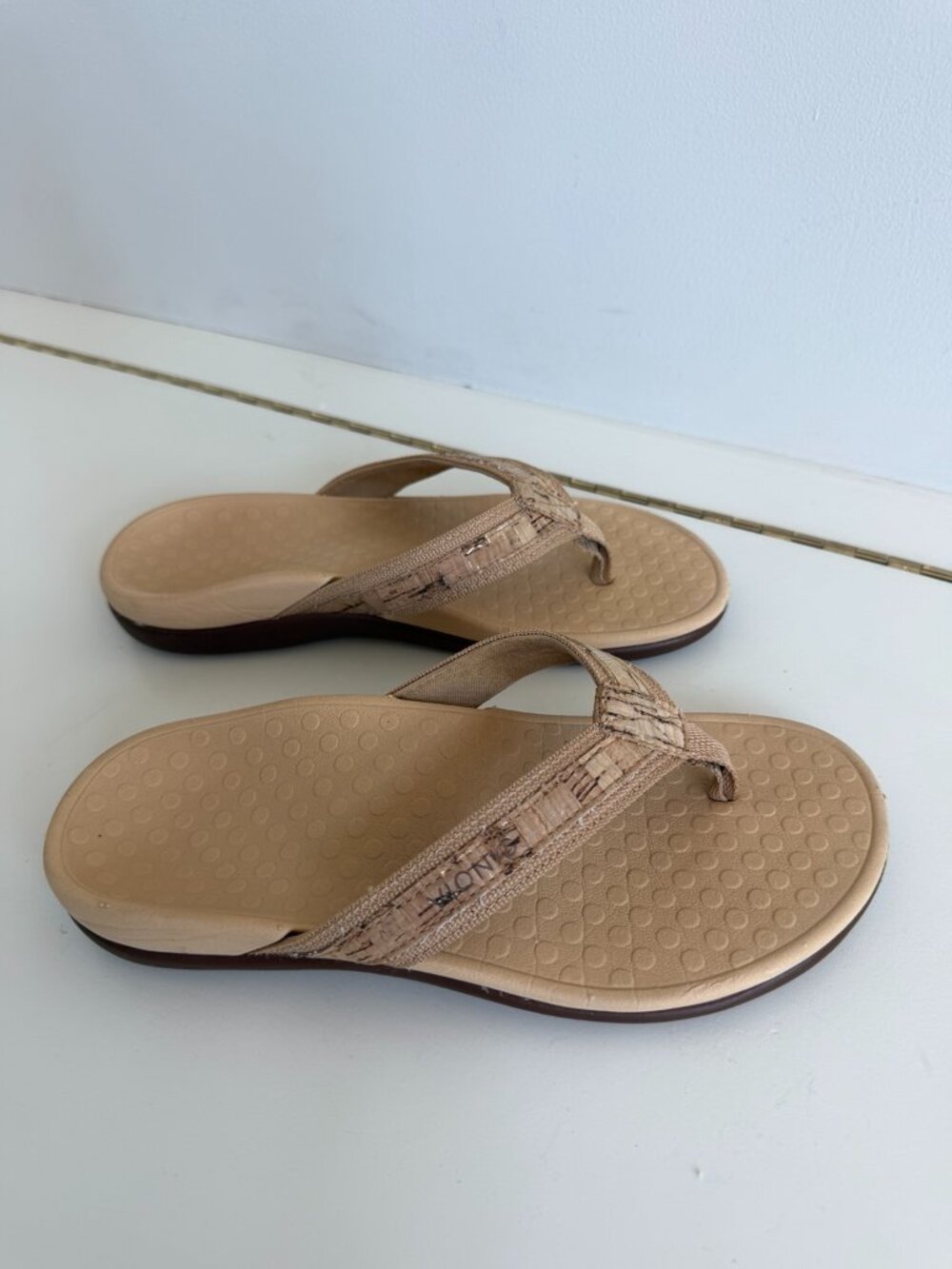 Vionic Tide II Cork Tan Orthotic Thong Sandals Size 5